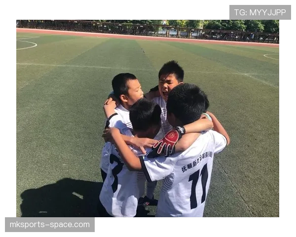 足球界外判定规则详解：触界条件与裁判判罚标准