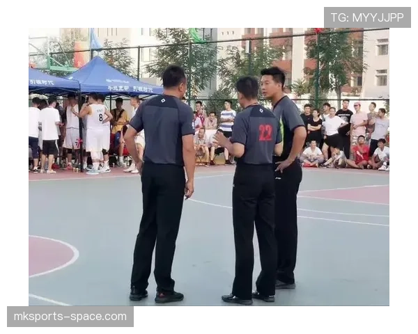 篮球比赛中的“延误比赛违例”：裁判具体如何判定与罚则详解